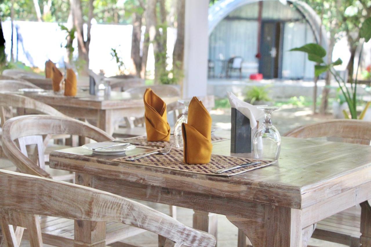 Nivadoo Resort Sigiriya Bagian luar foto Restaurant