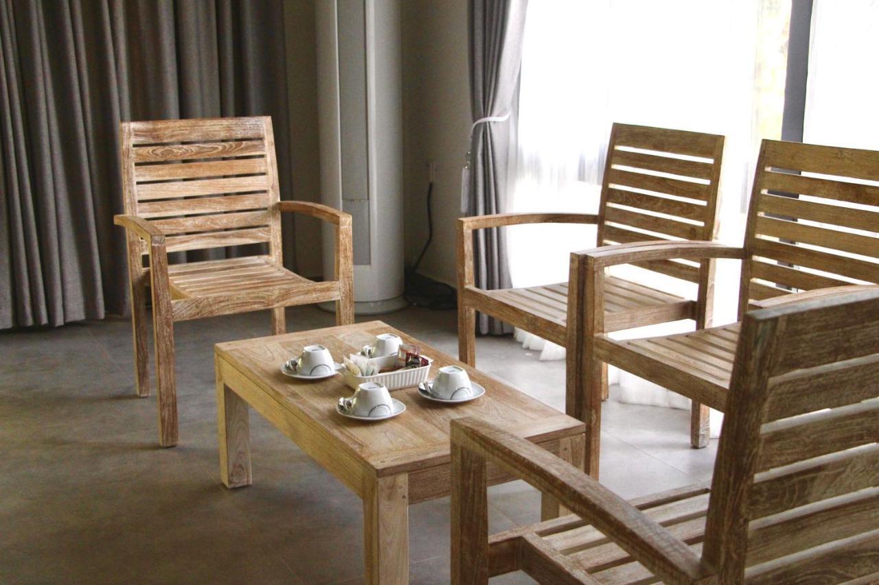 Nivadoo Resort Sigiriya Bagian luar foto Outdoor furniture