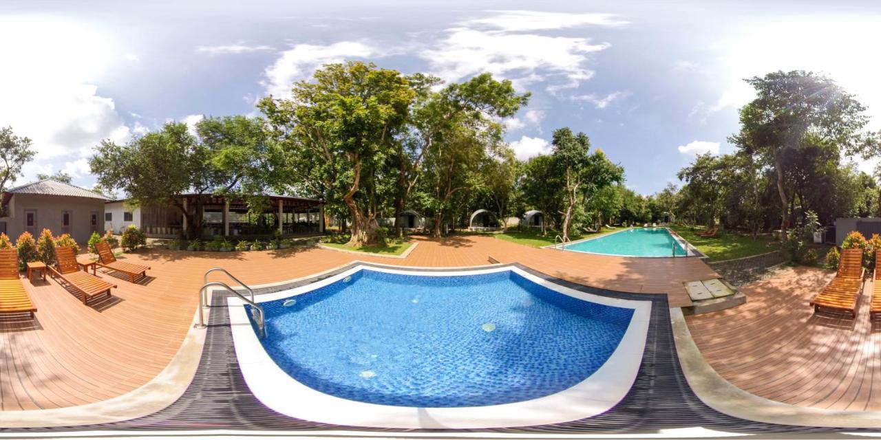 Nivadoo Resort Sigiriya Bagian luar foto A 360° image of the swimming pool at the resort