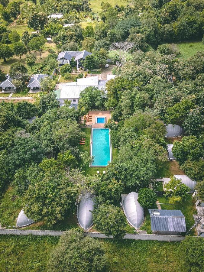 Nivadoo Resort Sigiriya Bagian luar foto Aerial view of the house