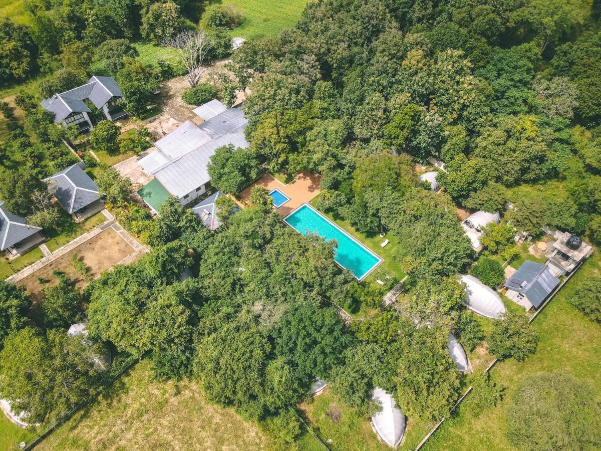 Nivadoo Resort Sigiriya Bagian luar foto Aerial view of the house