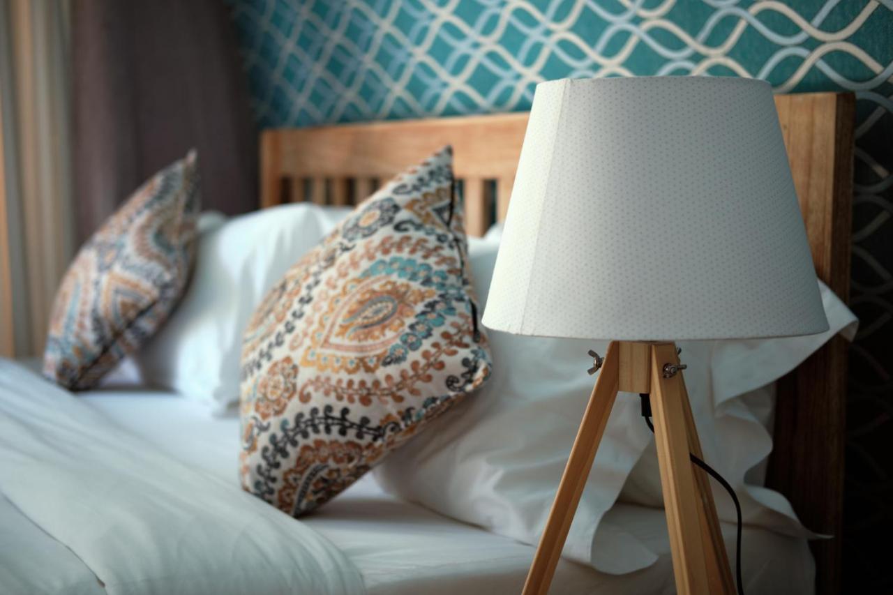 Nivadoo Resort Sigiriya Bagian luar foto A tripod table lamp
